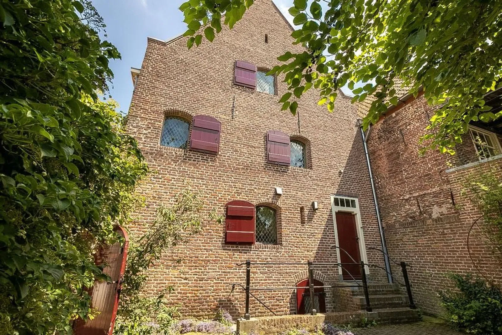 Leren kijken naar architectuur #1: Waarom ramen vroeger kleiner waren