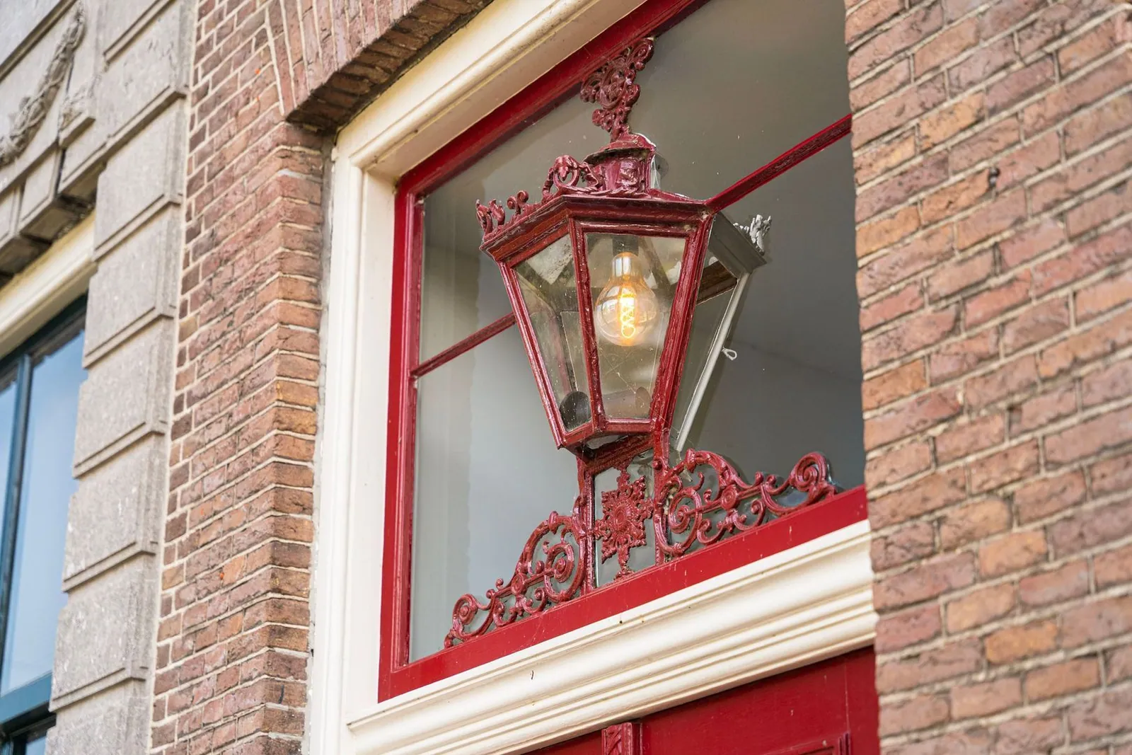 Leren kijken naar architectuur #17: Waarom oude deuren bijna altijd een bovenlicht hebben